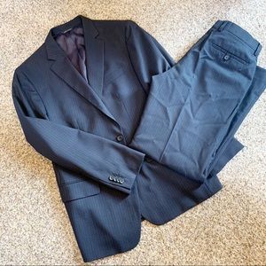 Banana Republic Black Pin Stripe Suit Modern Fit 42S & 31/32